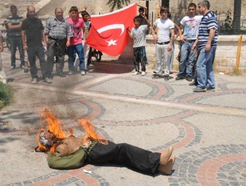 Edirne'de Öcalan kuklasını idam edip yaktılar - Resim 4