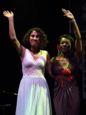 Aynur Doğan Açık Hava'da yuhalandı