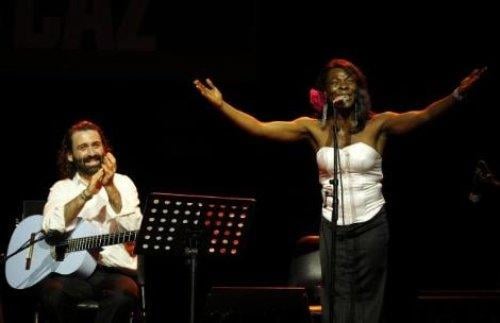 Aynur Doğan Açık Hava'da yuhalandı