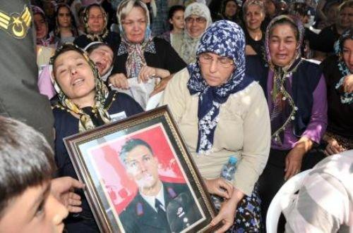 Şehit cenazesinde AKP'li Çelik'e tepki - Resim 9