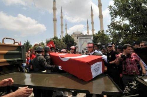 Şehit cenazesinde AKP'li Çelik'e tepki - Resim 14