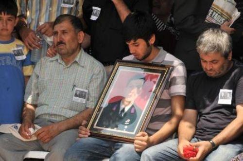 Şehit cenazesinde AKP'li Çelik'e tepki - Resim 6