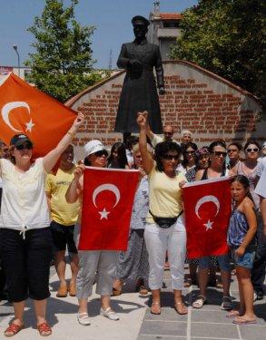 Türkiye şehitlerini andı