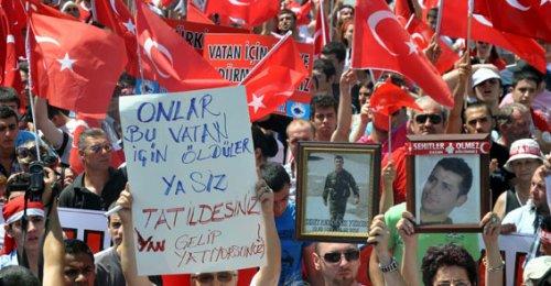 Türkiye şehitlerini andı