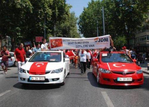 Türkiye şehitlerini andı