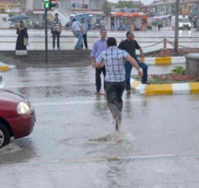 Trafik polisinin görev aşkı
