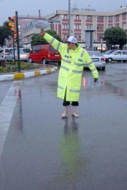 Trafik polisinin görev aşkı