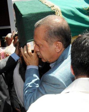 Devletin zirvesini buluşturan cenaze