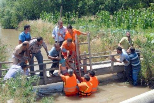 Erzincan'da baba su kanalında oğlunu aradı - Resim 2