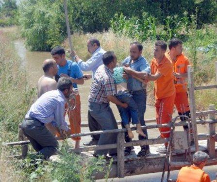 Erzincan'da baba su kanalında oğlunu aradı - Resim 11