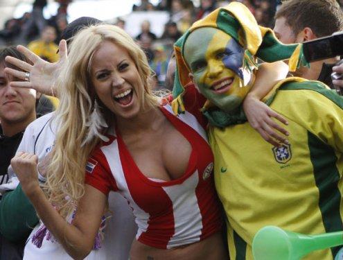 Paraguay tribünlerinin güzelleri