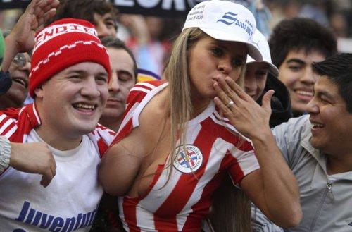 Paraguay tribünlerinin güzelleri