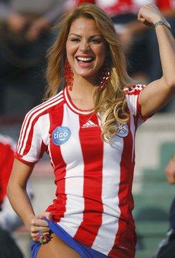 Paraguay tribünlerinin güzelleri