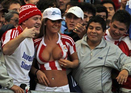 Paraguay tribünlerinin güzelleri