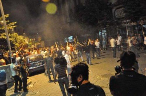 Zeytinburnu'nda halk sokağa döküldü