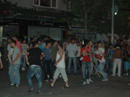 Zeytinburnu'nda halk sokağa döküldü