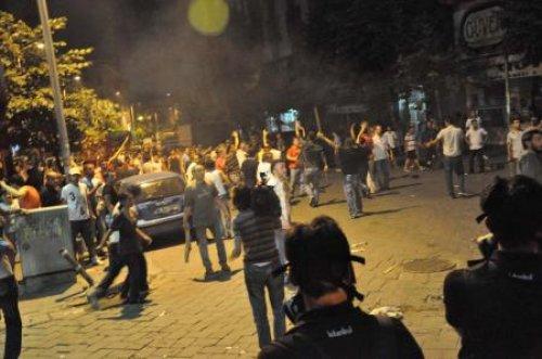 Zeytinburnu'nda halk sokağa döküldü