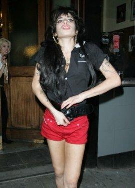 Amy Winehouse hayatını kaybetti