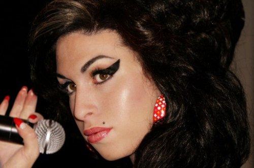 Amy Winehouse hayatını kaybetti