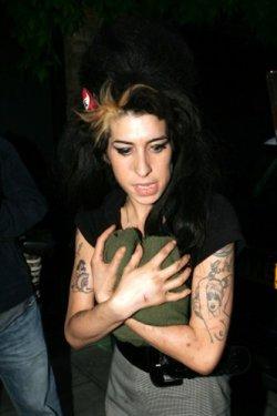 Amy Winehouse hayatını kaybetti