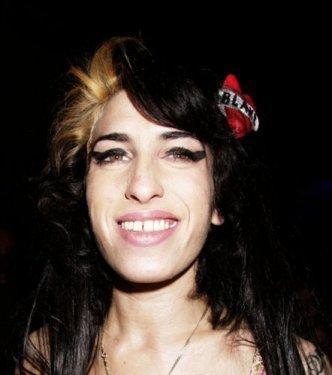 Amy Winehouse hayatını kaybetti