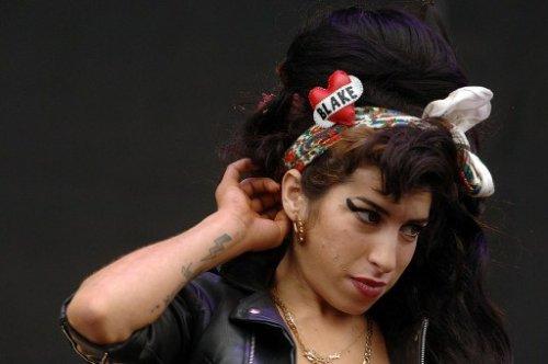 Amy Winehouse hayatını kaybetti