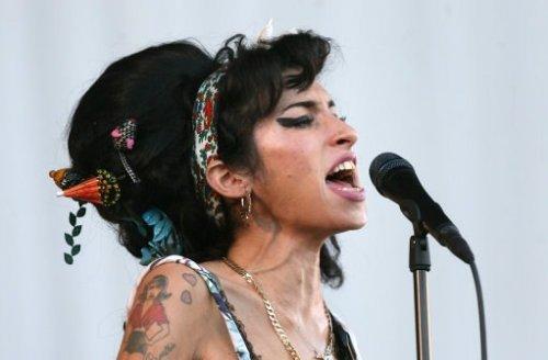 Amy Winehouse hayatını kaybetti