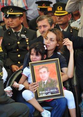 Gaziantep şehit uzman çavuşunu uğurladı - Resim 6