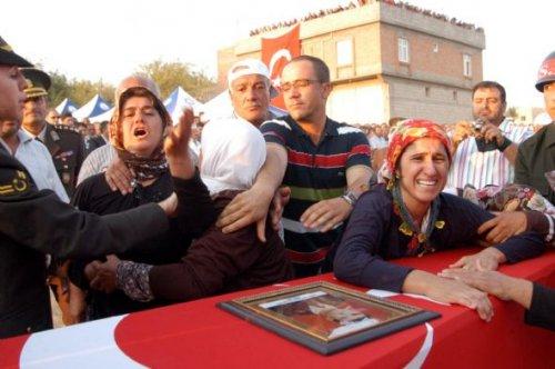 Şehit annesinin feryadı yürekleri dağladı - Resim 12