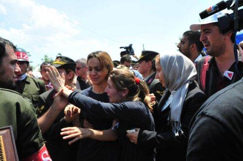 Gaziantep şehit uzman çavuşunu uğurladı - Resim 9