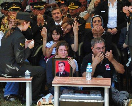 Gaziantep şehit uzman çavuşunu uğurladı - Resim 7