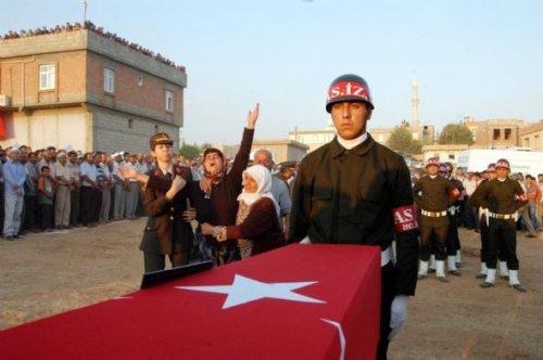 Şehit annesinin feryadı yürekleri dağladı - Resim 10