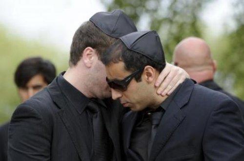 Amy Winehouse son yolculuğuna uğurlandı