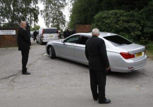 Amy Winehouse son yolculuğuna uğurlandı