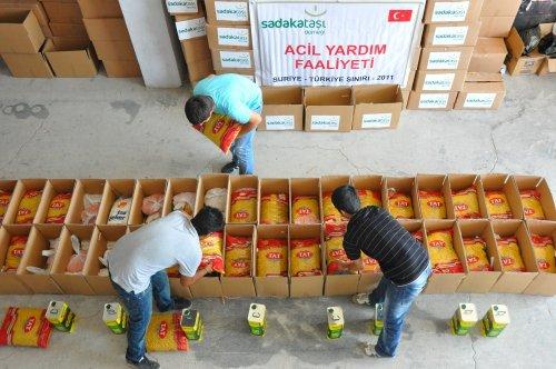 Sadakataşı Derneği'nden Suriyeli mültecilere yardım - Resim 8