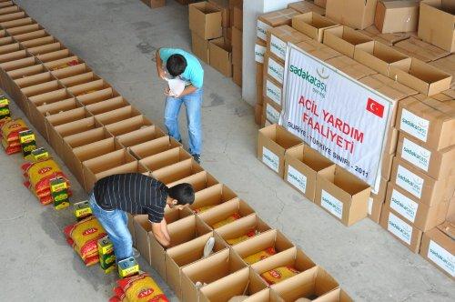 Sadakataşı Derneği'nden Suriyeli mültecilere yardım - Resim 7