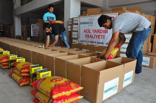 Sadakataşı Derneği'nden Suriyeli mültecilere yardım - Resim 6