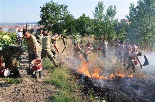 Edirne'de yangına asker müdahalesi - Resim 1