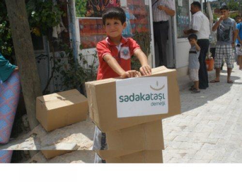 Sadakataşı Derneği'nden Suriyeli mültecilere yardım - Resim 4