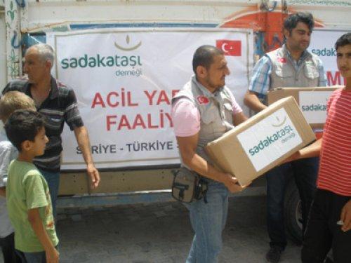 Sadakataşı Derneği'nden Suriyeli mültecilere yardım - Resim 3