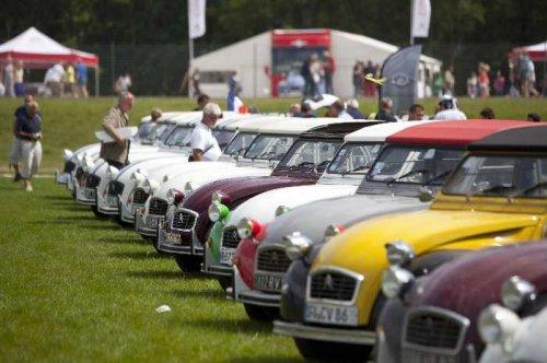 Fransa'da 5 bin nostaljik Citroen yollara çıktı