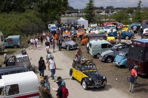 Fransa'da 5 bin nostaljik Citroen yollara çıktı