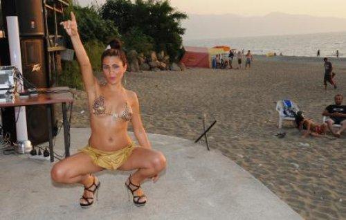 Çıplak DJ seyirciyi az buldu - Resim 3
