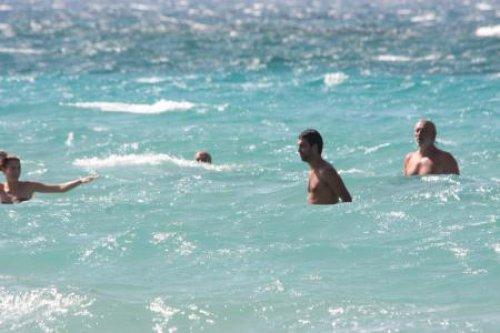 Arda Turan ve Sinem Kobal Çeşme'de