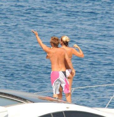 Pınar Altuğ - Yağmur Atacan çiftinden Titanic pozu