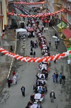 Rize'de 1.5 kilometrelik iftar sofrası 