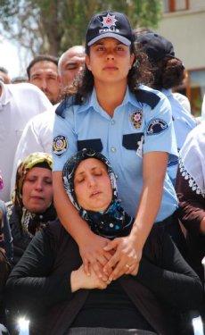 Şehit Murat Çelikhası son yolculuğuna uğurlandı - Resim 10