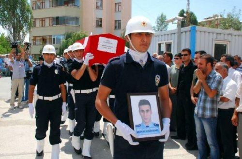 Şehit Murat Çelikhası son yolculuğuna uğurlandı - Resim 2