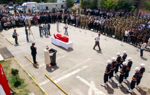 Şehit Murat Çelikhası son yolculuğuna uğurlandı - Resim 3