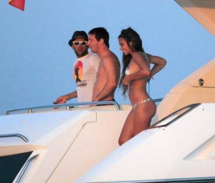 Messi ve sevgilisi tatilde